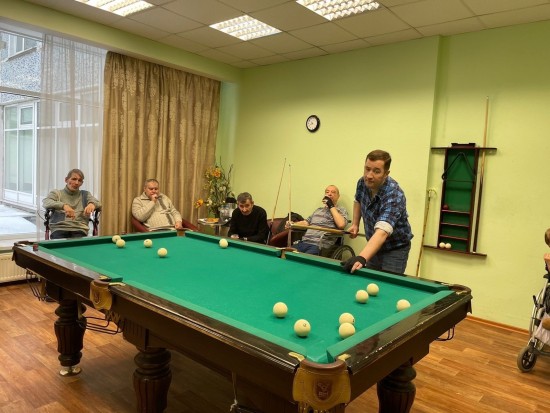 В геронтологическом центре «Тропарево» провели турнир по бильярду