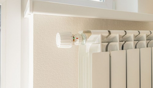 В Южном Бутове спасатели помогли ребенку с застрявшей за батареей ногой