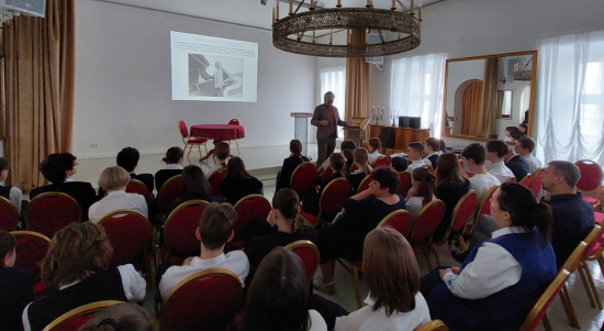 В школе при Андреевском монастыре прошла всероссийская просветительская акция «Ученые — в школы» 