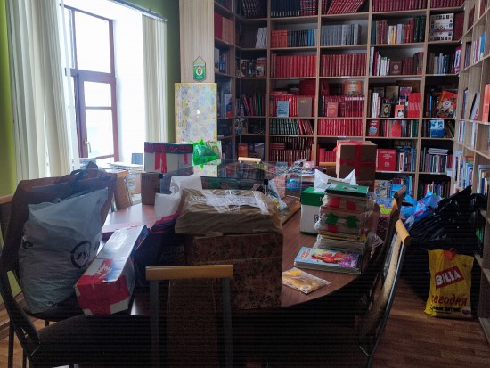 В школе №46 собрали благотворительную помощь для сельских библиотек и учреждений образования