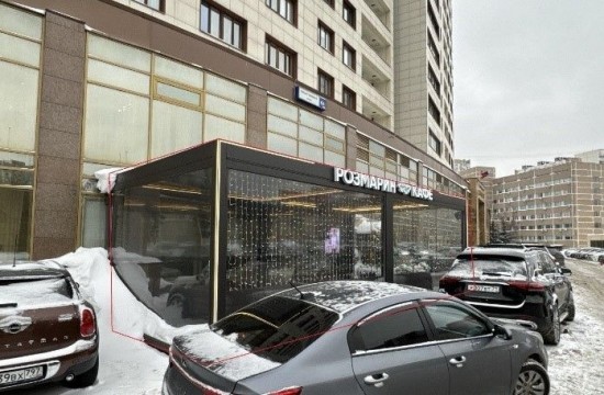 В Обручевском районе демонтировали незаконную веранду кафе