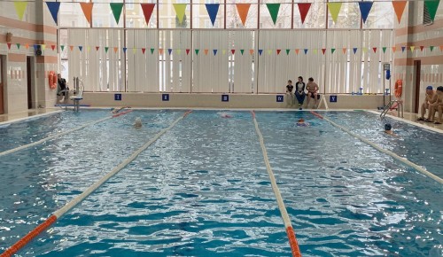 Команда Зюзина стала «бронзовым» призером окружных соревнований по плаванию