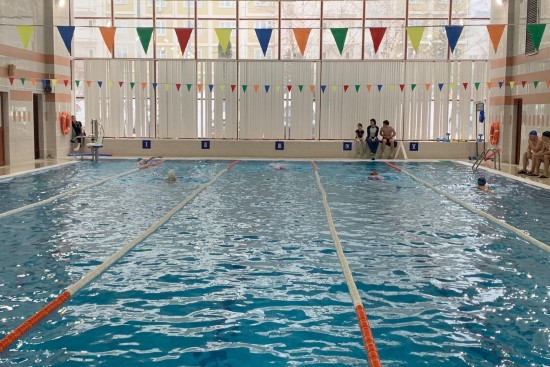 Команда Зюзина стала «бронзовым» призером окружных соревнований по плаванию