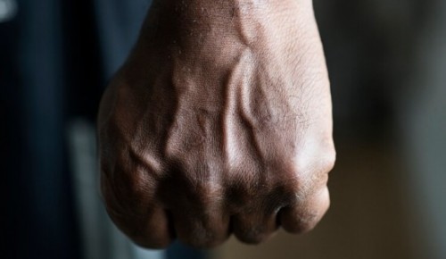 В Южном Бутове мужчина ударил подростка ножом во время конфликта