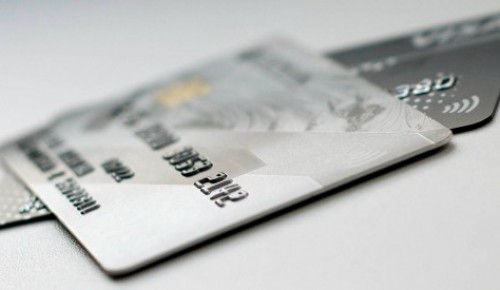 Полицейские из ЮЗАО задержали мужчину и женщину, подобравших чужую банковскую карту