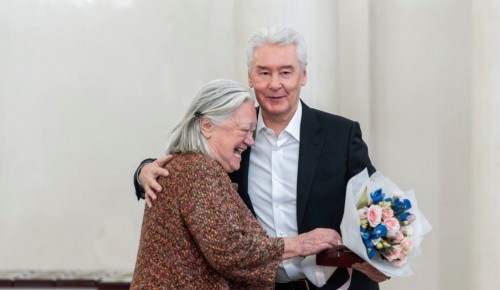 Собянин вручил награды заслуженным москвичкам в преддверии 8 Марта