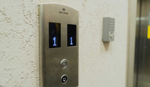 Незаконно пристроенную к зданию лифтовую шаху демонтировали в Конькове