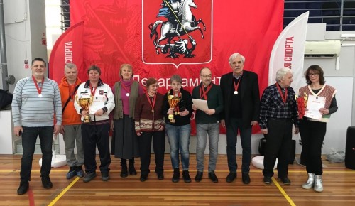 «Долголеты» Зюзина взяли «серебро» на окружных соревнованиях по шахматам