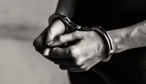 Полицейские задержали мужчину, угрожавшего убийством жительнице Ломоносовского района