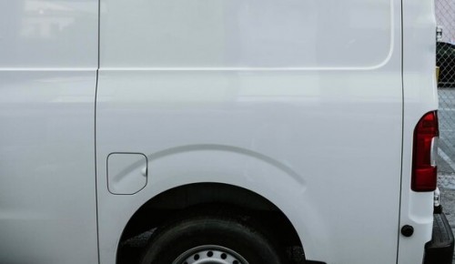 На ул. Академика Волгина мужчина поджег микроавтобус