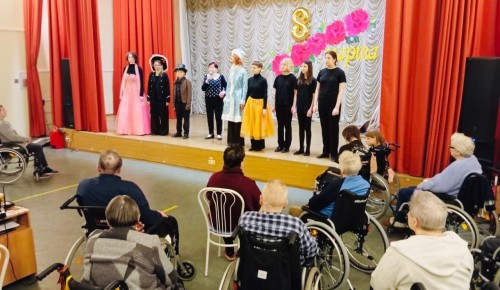 В геронтологическом центре «Тропарево» показали спектакль актеры школы № 170