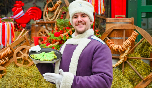 Гостей фестиваля «Московская масленица» до 14:00 угостят бесплатными блинами