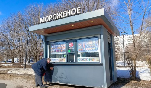 В Конькове начались работы по промывке нестационарных торговых объектов