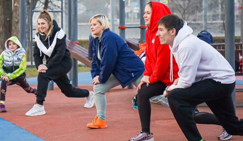 Фитнес-тренировки проходят в рамках проекта «Мой спортивный район» на трех площадках в ЮЗАО
