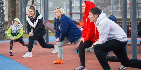 Фитнес-тренировки проходят в рамках проекта «Мой спортивный район» на трех площадках в ЮЗАО