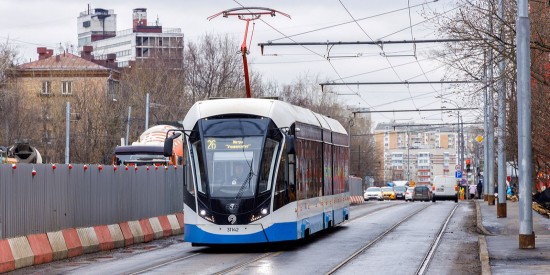 На Большой Черемушкинской улице временно обустроили объездную трамвайную линию
