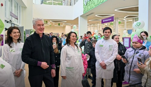 Мэр Москвы открыл новую детскую поликлинику в Бирюлеве Восточном