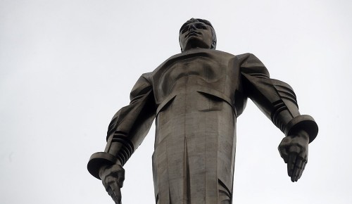 Памятник Юрию Гагарину на Ленинском проспекте отремонтируют к ноябрю