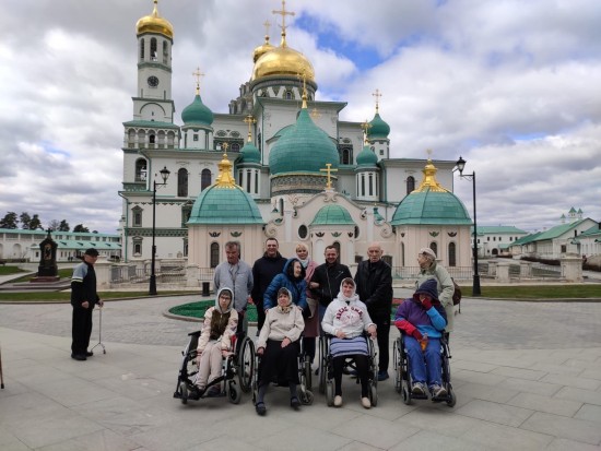 Жители геронтологического центра «Тропарево» посетили Воскресенский Ново-Иерусалимский монастырь