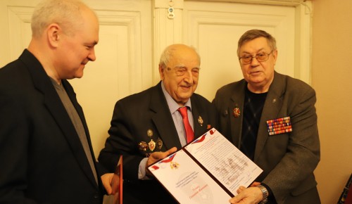 Росгвардейцы поздравили председателя совета ветеранов управления вневедомственной охраны с 91-летием