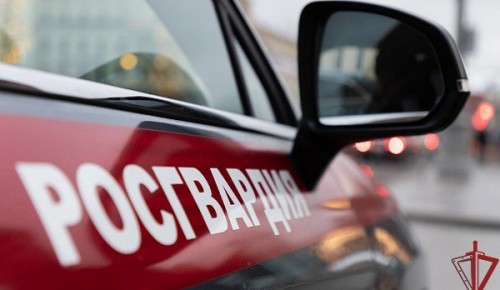 В Москве росгвардейцы задержали двух москвичек во время закладки наркотических средств