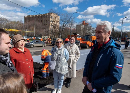 В Москве дан старт новому сезону благоустройства. Собянин проинспектировал работы на ул. Бутлерова