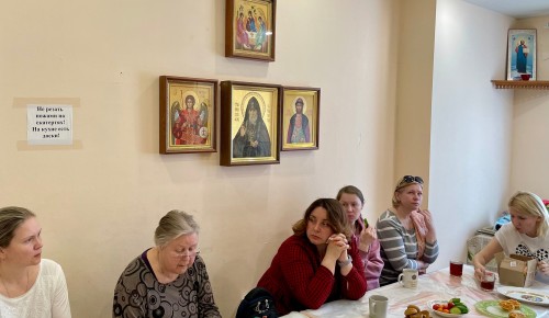 Для родителей учеников воскресной школы храма Котловки прочитали историческую лекцию