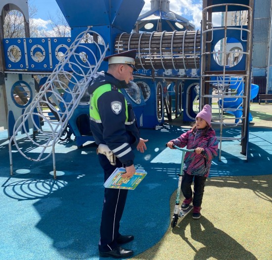 На юго-западе столицы инспекторы ДПС провели профилактическое мероприятие «Безопасный двор»