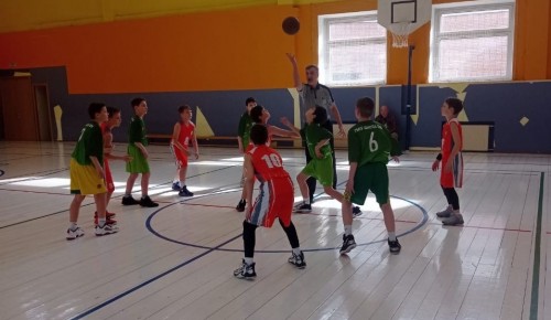 Баскетбольная команда школы №1948 приняла участие в соревнованиях «Победный мяч»