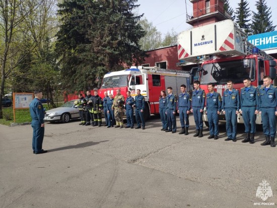 Минута молчания памяти героев-пожарных Чернобыльской катастрофы прошла в подразделениях Управления МЧС по ЮЗАО