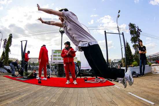На фестивальной площадке в Южном Бутове организуют занятия по спортивному ориентированию