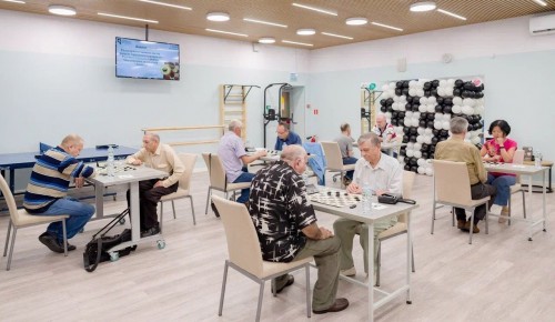 «Долголеты» из Ломоносовского района смогут принять участие в окружном отборочном этапе турнира по шашкам