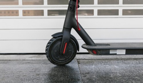 Полицейские из Черемушек задержали похитителя самоката стоимостью более 90 тысяч рублей