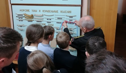 Учащиеся школы при Андреевском монастыре посетили музей Черноморского флота