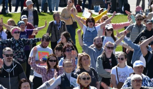 Жителей ЮЗАО приглашают на зарядку в парк «Сосенки»