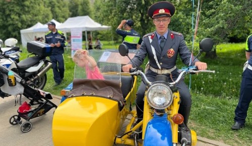 Полицейские юго-запада Москвы организовали праздник для детей