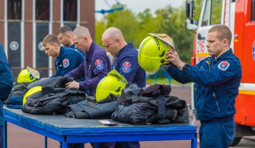 Работники Пожарно-спасательного центра показали свою слаженность в боевом развёртывании