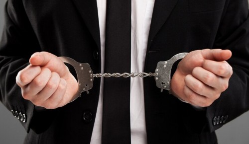 Задержанного полицейскими из Ясенева мошенника, обманувшего трех женщин, заключили под стражу