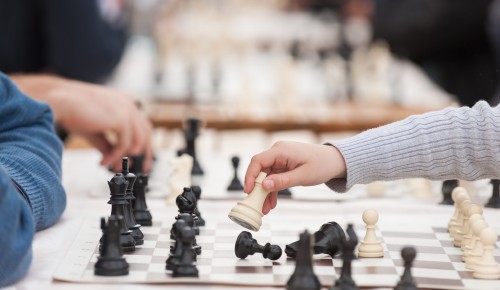 Жители Зюзина смогут поиграть в шахматы и домино 12 июня