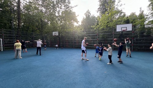 В Ломоносовском районе прошло мероприятие «Баскетбол»
