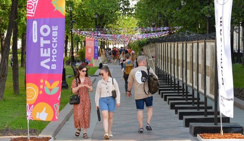 Москвичи могут посетить бесплатные уроки рисования на Никитском бульваре