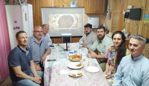 Прихожанам храма Живоначальной Троицы в Воронцове показали документальный фильм