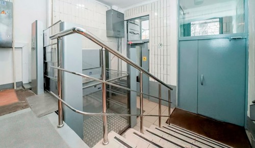 В Гагаринском районе в домах с 2015 года установили шесть подъемников для маломобильных жильцов