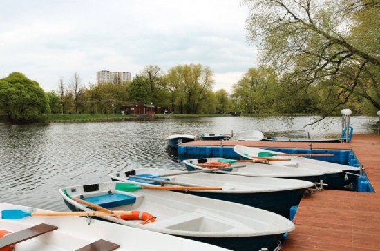 В Воронцовском парке временно закрыта лодочная станция