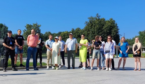 Депутат МГД Метлина и волонтер Раззакова провели автопробег по юго-западу Москвы в честь Дня молодежи