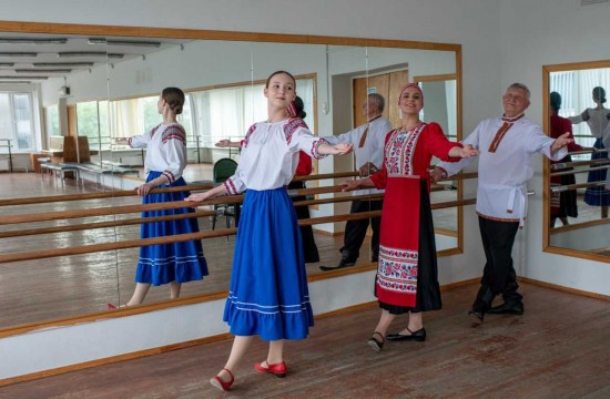 Танцуют все! В центре «Меридиан» занимаются три поколения одной семьи