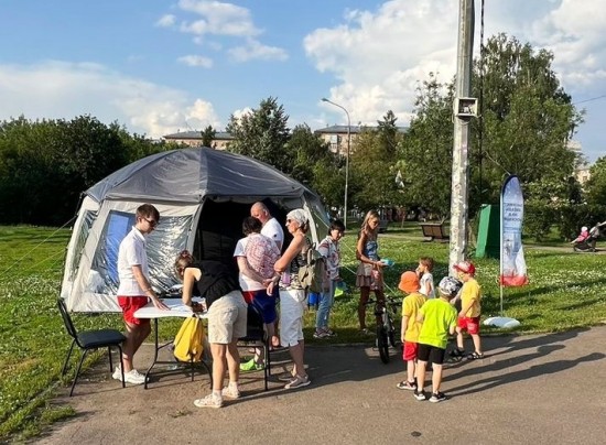 В парке «Надежда» жители Ломоносовского района посетили мобильный планетарий
