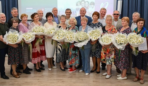 Анастасия Ракова поздравила золотых юбиляров супружеской жизни среди участников «Московского долголетия»