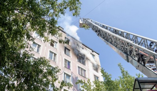Огнеборцы ЮЗАО спасли на пожаре 8 человек