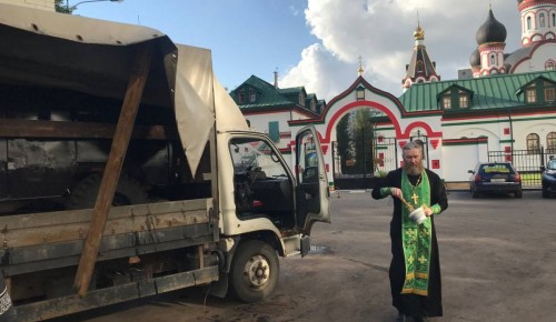 Храм Живоначальной Троицы в Старых Черемушках отправил две машины с гуманитарным грузом в зону СВО